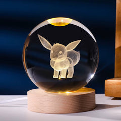 Pokéball LED Évoli – Socle en bois - vignette 1